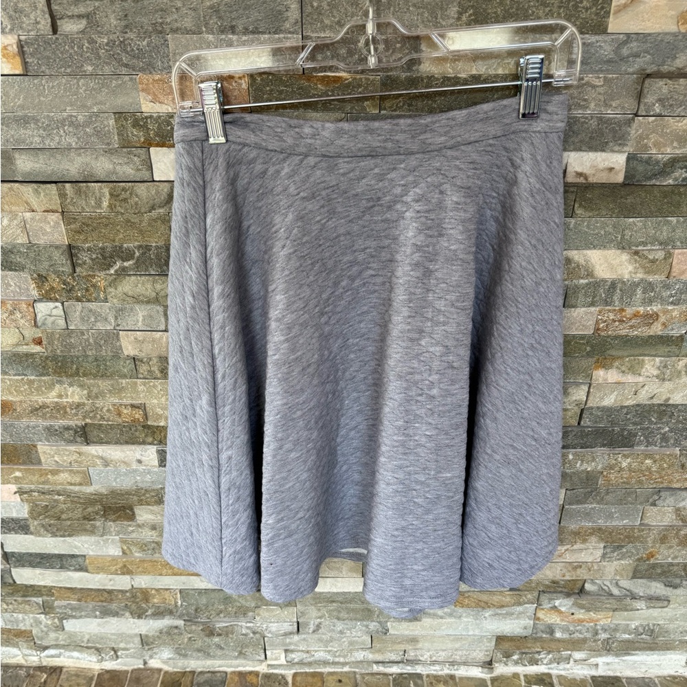 🌼$5🌼 Gray skirt - Picture 1 of 4